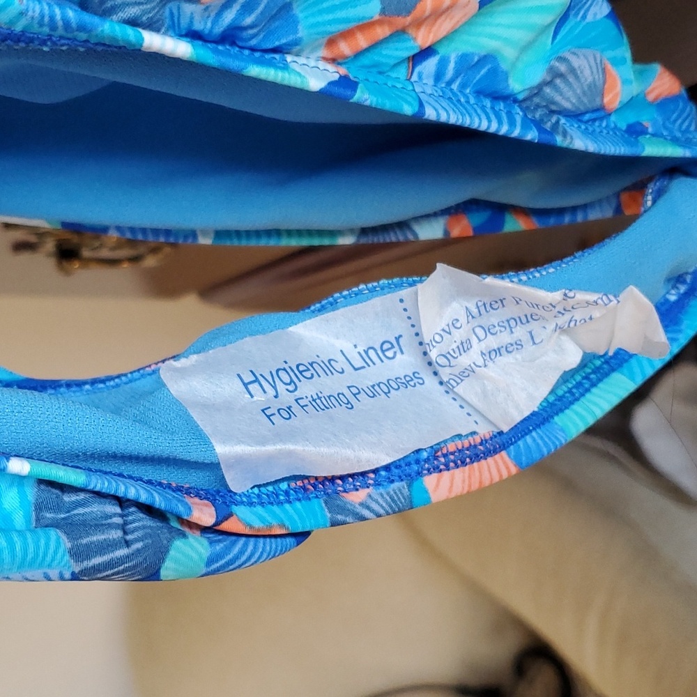 NWT clam shell design swim suit - Picture 4 of 7